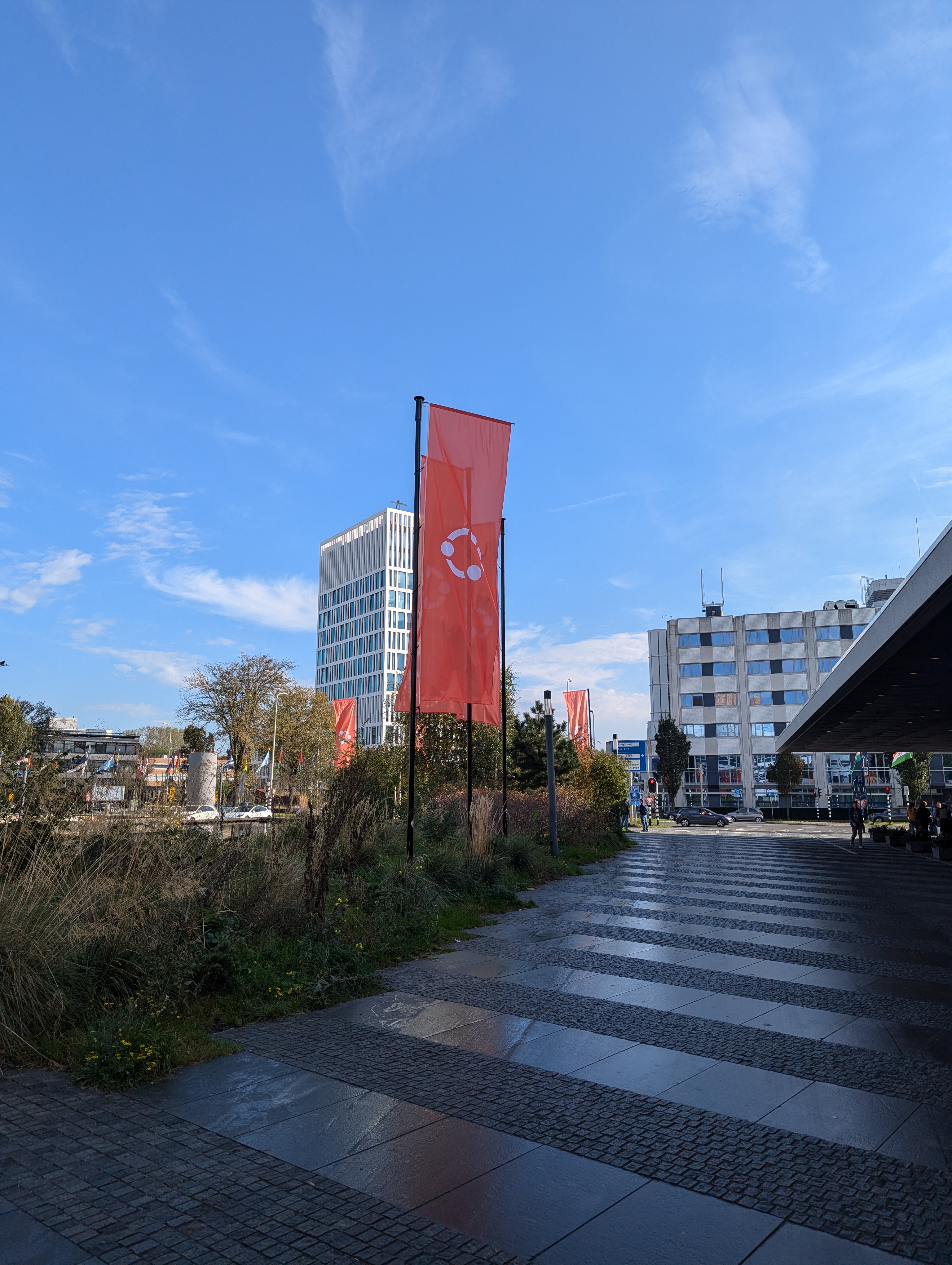 A flag of the Ubuntu logo outside the venue